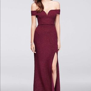 V-WIRE OFF-THE-SHOULDER GLITTER KNIT GOWN